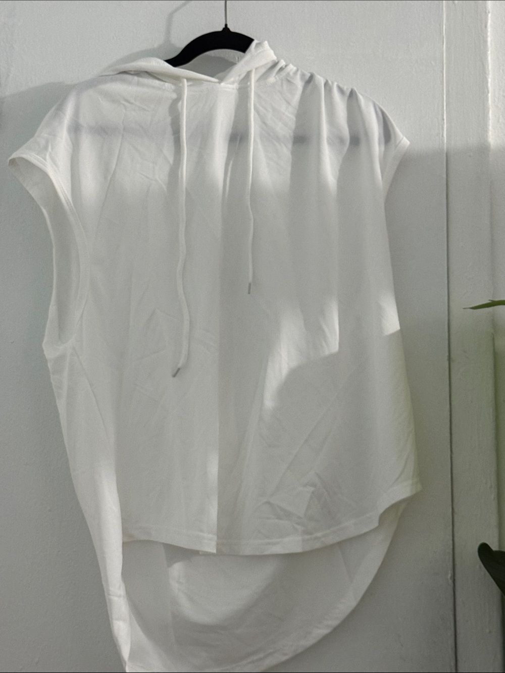 Women’s White Sleeveless Hooded Top